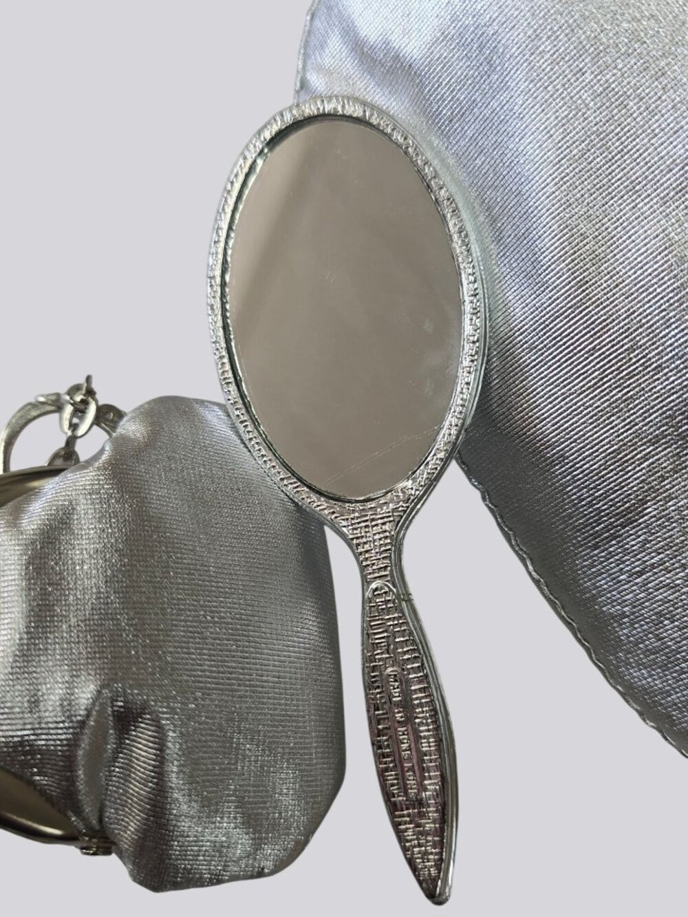NOS Vintage Silver Kiss Lock Cosmetic Bag Coin Purse Keychain & Mirror - Picture 2 of 8
